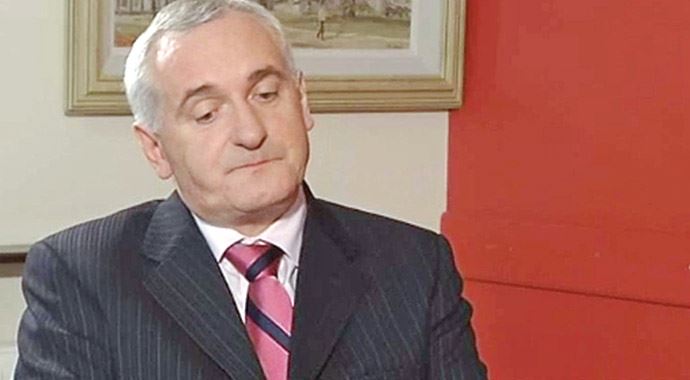 İrlanda'nın eski başbakanına sopalı saldırı İrlanda'nın eski başbakanına sopalı saldırı