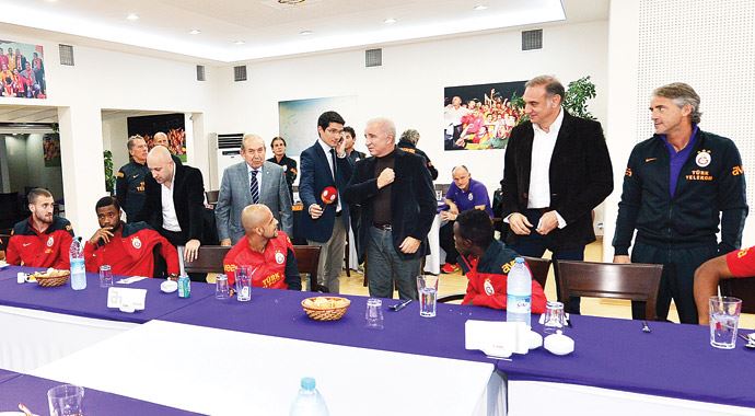 Ünal Aysal, &#039;Ayağınızla değil kalbinizle oynayın&#039;