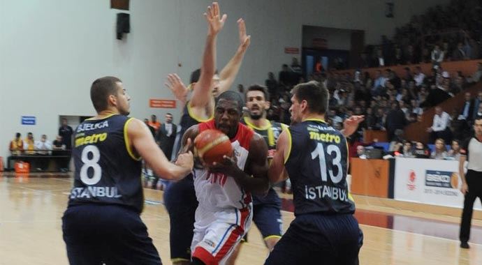 Fenerbahçe 'yenilmezlik' unvanını TOFAŞ'a kaptırdı Fenerbahçe 'yenilmezlik' unvanını TOFAŞ'a kaptırdı