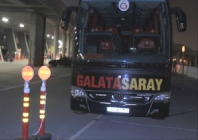Florya'da 'istifa' ve 'Terim' tezahüratları Florya'da 'istifa' ve 'Terim' tezahüratları