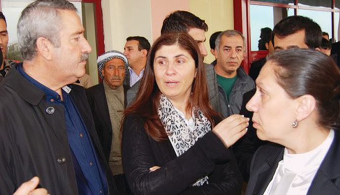 AK Partili vekilin konvoyu kaza yaptı AK Partili vekilin konvoyu kaza yaptı