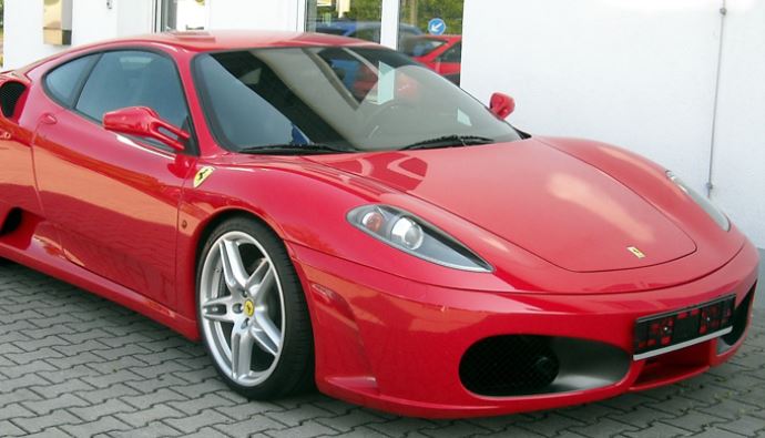 Ferrari ile bir tur atmak 149 dolar Ferrari ile bir tur atmak 149 dolar