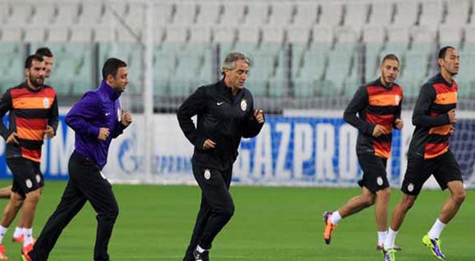 Roberto Mancini'nin Galatasaray'da zor günleri Roberto Mancini'nin Galatasaray'da zor günleri