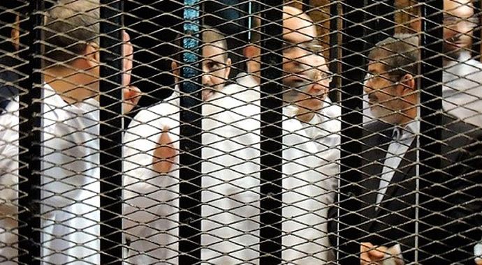 Mursi'nin tutukluluk süresi uzatıldı Mursi'nin tutukluluk süresi uzatıldı