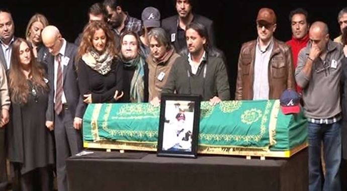 Savaş Ay'ın vasiyeti herkesi ağlattı Savaş Ay'ın vasiyeti herkesi ağlattı