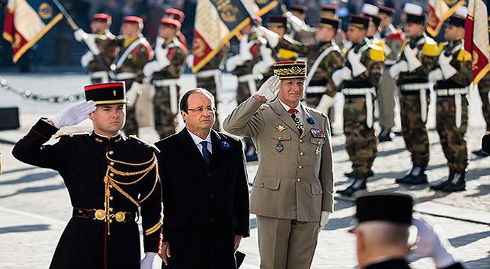 Göstericiler François Hollande'ı yuhaladılar Göstericiler François Hollande'ı yuhaladılar