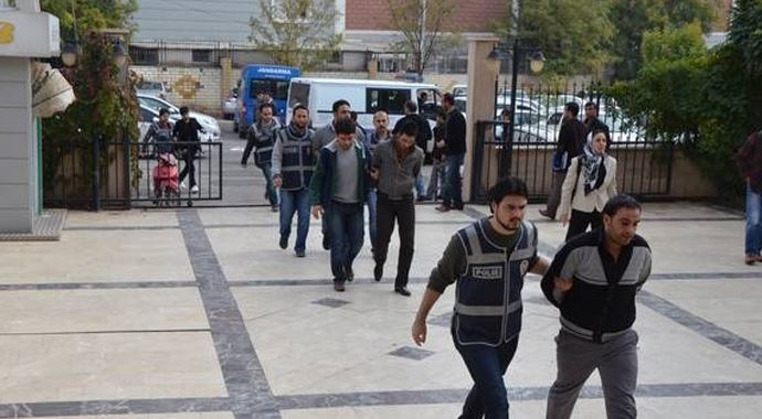 Bankalar adına arayıp binlerce kişinin hesabını ele geçirdiler Bankalar adına arayıp binlerce kişinin hesabını ele geçirdiler