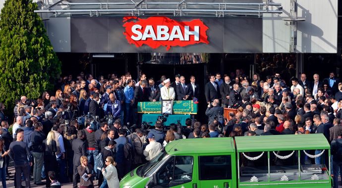 Savaş Ay'ın cenazesinde gerginlik Savaş Ay'ın cenazesinde gerginlik
