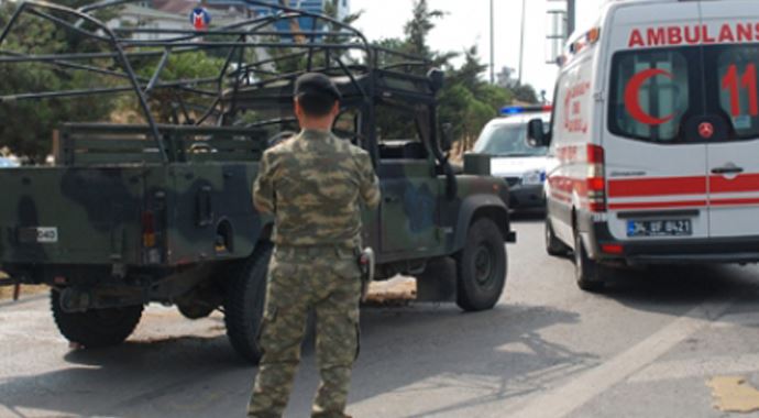 Askeri araç kaza yaptı, 2 asker yaralı Askeri araç kaza yaptı, 2 asker yaralı