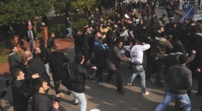 Marmara Üniversitesi'nde kavga Marmara Üniversitesi'nde kavga