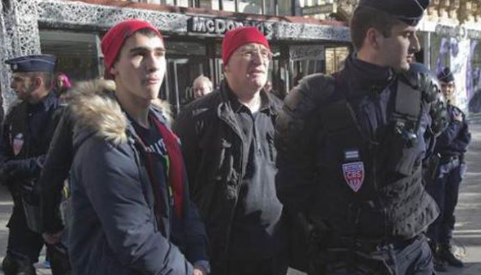 Resmi törende Fransız Cumhurbaşkanı Hollande'ye yuhalama Resmi törende Fransız Cumhurbaşkanı Hollande'ye yuhalama