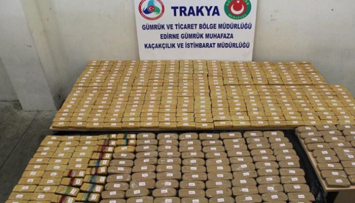 Mandalina yüklü TIR'da eroin bulundu