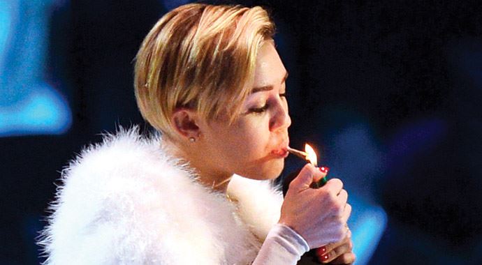 Miley Cyrus'dan ödül töreninde esrar skandalı