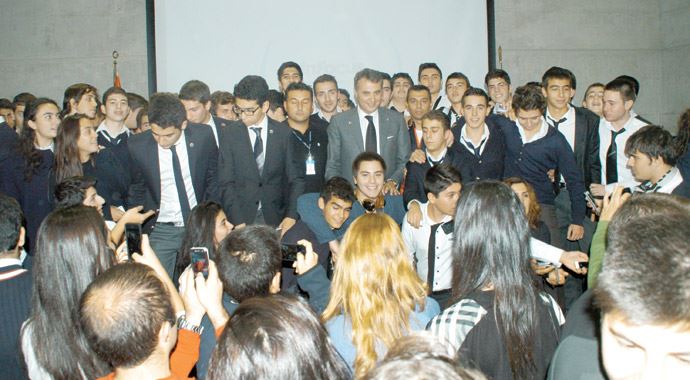 Fikret Orman, 'Beşiktaşlılık hayata dik durmaktır' Fikret Orman, 'Beşiktaşlılık hayata dik durmaktır'