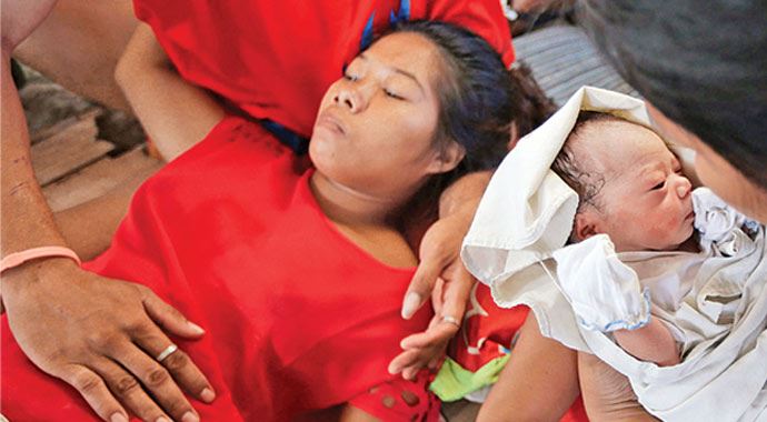 10 binden fazla insanın öldüğü Filipinler&#039;in en minik &#039;Neşe&#039;si