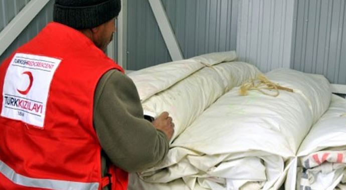 Kızılay deposundaki çadırları çaldılar Kızılay deposundaki çadırları çaldılar
