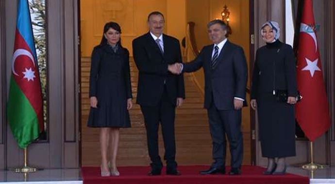 Cumhurbaşkanı Gül, Azeri Cumhurbaşkanı Aliyev ile bir araya geldi Cumhurbaşkanı Gül, Azeri Cumhurbaşkanı Aliyev ile bir araya geldi