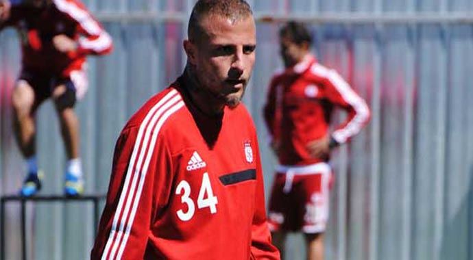 Sivassporlu Aydın Karabulut'a milli forma mutluluğu Sivassporlu Aydın Karabulut'a milli forma mutluluğu