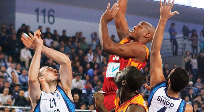 Telekom Aslan avladı, 70-64