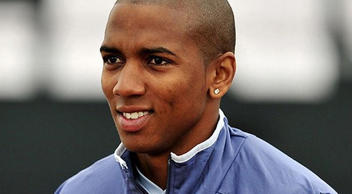 Galatasaray Ashley Young'un peşinde