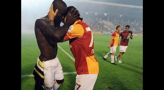 Fenerbahçe forması şortun içinde, işte o kare