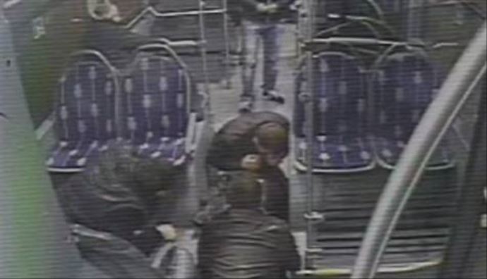 Metrobüs'te polis silahıyla cinayet, 1 kişi öldü ! Metrobüs'te polis silahıyla cinayet, 1 kişi öldü !