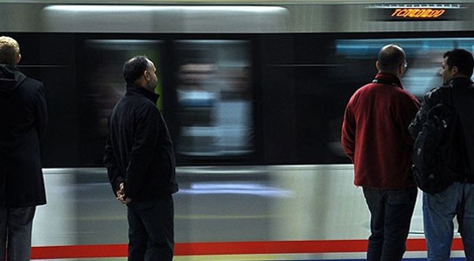 Marmaray'da ücretli seferler başladı Marmaray'da ücretli seferler başladı