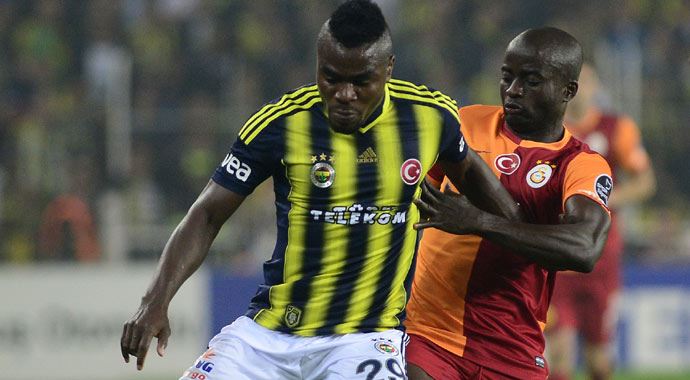 Emenike topun ağzında