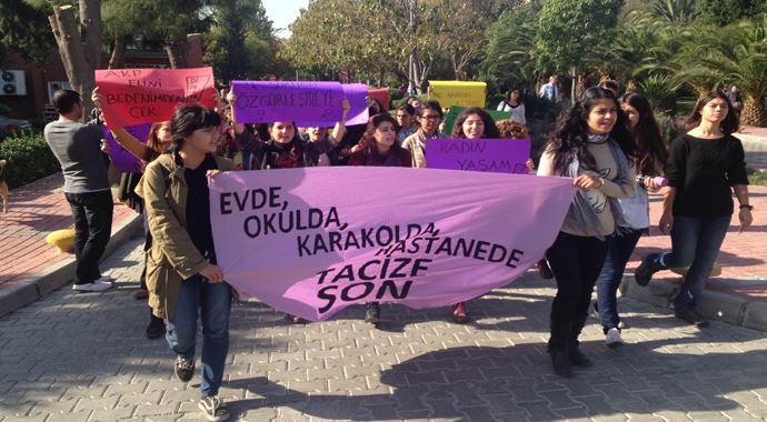 Üniversite'de eylem, 'Gebelik testi soncu, aileye gönderilmesin' Üniversite'de eylem, 'Gebelik testi soncu, aileye gönderilmesin'