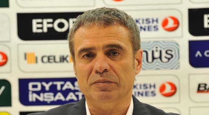 Yanal, 'Futbol takım oyunu, buna uymayan gitsin tenis oynasın' Yanal, 'Futbol takım oyunu, buna uymayan gitsin tenis oynasın'