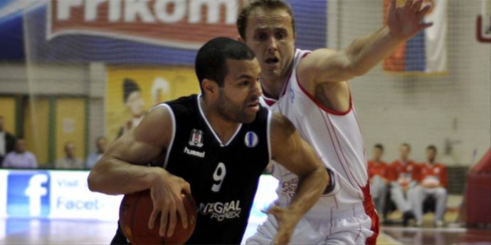 Beşiktaş deplasmanda yendi, zirveye çıktı