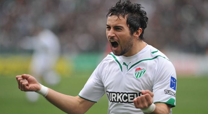 Bursaspor'un yıldız oyuncusu sahalara döndü Bursaspor'un yıldız oyuncusu sahalara döndü
