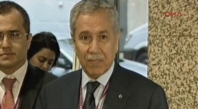 Bülent Arınç, 'Aktif siyasete son vermek gerekiyor' Bülent Arınç, 'Aktif siyasete son vermek gerekiyor'
