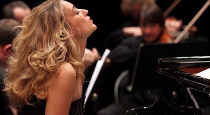 Ünlü Fransız Piyanist Laure Favre Kahn İstanbul&#039;a geldi