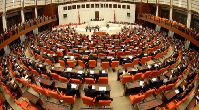 Pantolon düzenlemesi Resmi Gazete'de yayımlandı Pantolon düzenlemesi Resmi Gazete'de yayımlandı