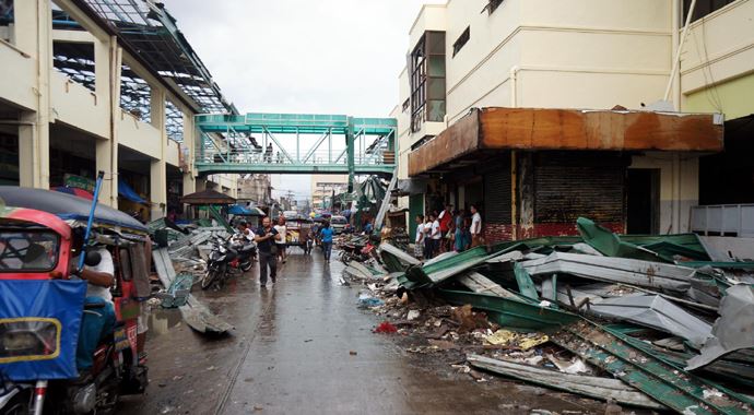 Haiyan tayfununda ölenleri sayısı yükseliyor Haiyan tayfununda ölenleri sayısı yükseliyor