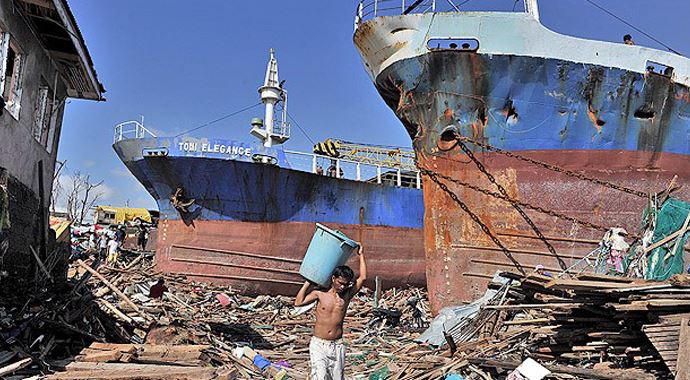 Filipinler acil yardım bekliyor