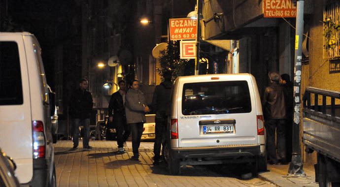 3 Saat boyunca kız arkadaşını rehin tuttu