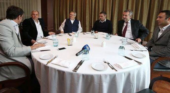 Aziz Yıldırım hocalarını yanına aldı Aziz Yıldırım hocalarını yanına aldı