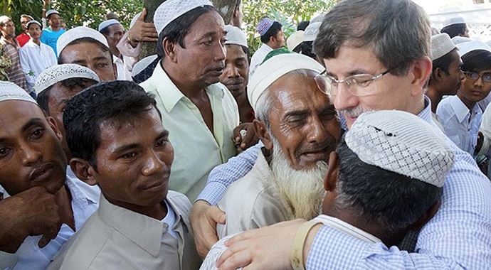 Davutoğlu Arakan&#039;da böyle karşılandı