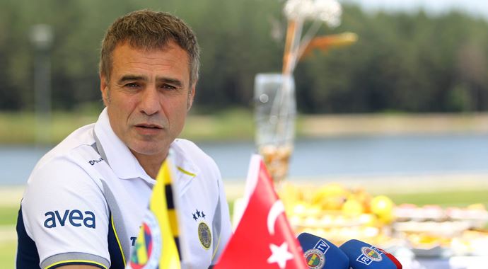 Ersun Yanal, 'Biz Fenerbahçe ailesi olarak bir bütünüz' Ersun Yanal, 'Biz Fenerbahçe ailesi olarak bir bütünüz'