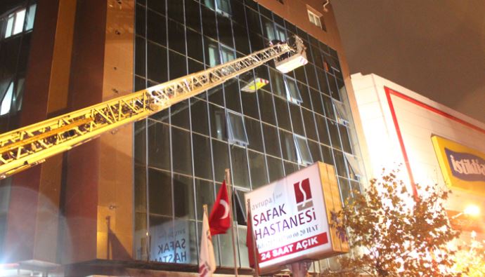 Gaziosmanpaşa'daki hastane yangını paniğe neden oldu Gaziosmanpaşa'daki hastane yangını paniğe neden oldu