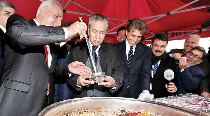 Bülent Arınç, &#039;Ayasofya&#039;nın güleceği günler yakın olsun&#039;