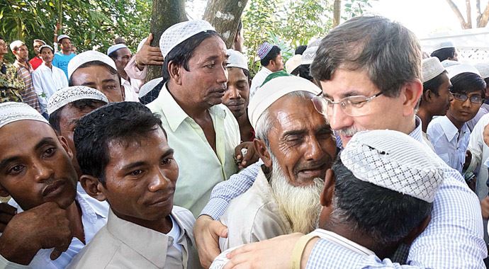 Myanmar'la kucaklaştık Myanmar'la kucaklaştık