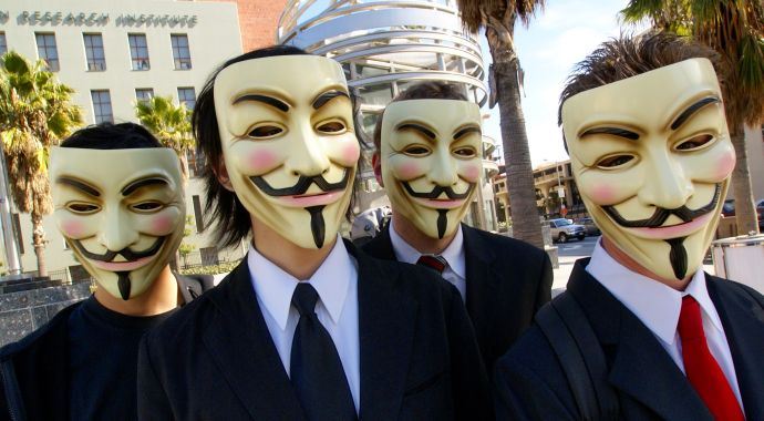 Ünlü hacker grubu üyesine 10 yıl hapis Ünlü hacker grubu üyesine 10 yıl hapis