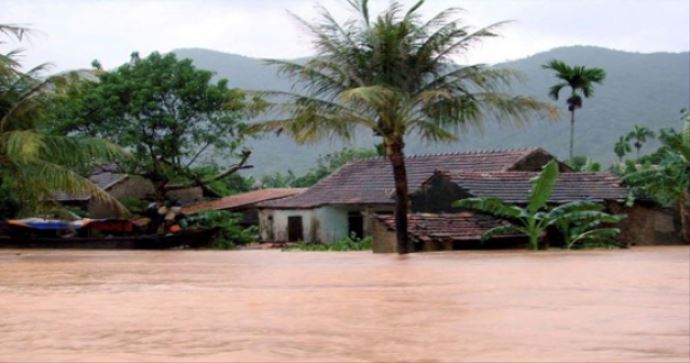 Vietnam&#039;da sel ve toprak kayması, 5 ölü