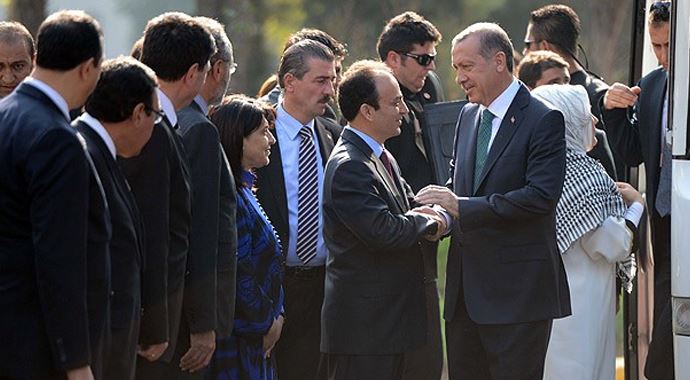 Başbakan Erdoğan Diyarbakır Belediyesini ziyaret etti Başbakan Erdoğan Diyarbakır Belediyesini ziyaret etti