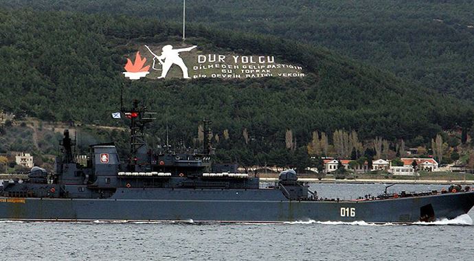 Askeri Rus gemisi Çanakkale Boğazı'ndan geçti Askeri Rus gemisi Çanakkale Boğazı'ndan geçti