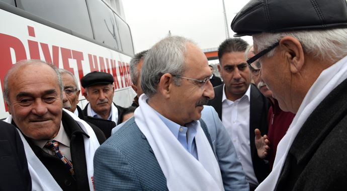 CHP Genel Başkanı Kılıçdaroğlu Bolu'dan geçti CHP Genel Başkanı Kılıçdaroğlu Bolu'dan geçti