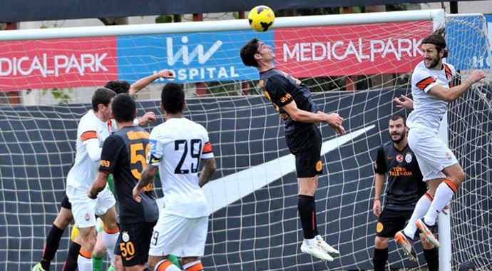 Galatasaray Lucescu'ya yenildi Galatasaray Lucescu'ya yenildi